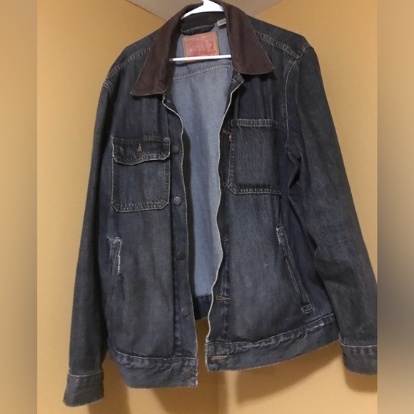 Large Levi’s Denim Jacket - Picture 1 of 4